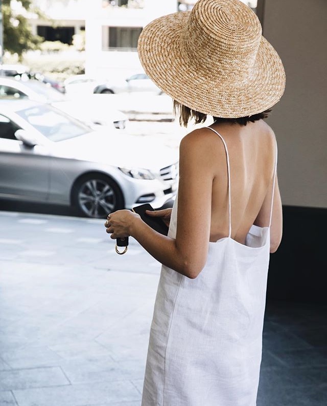 Minimalist summer dress online