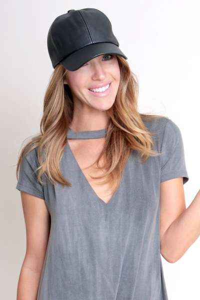Causal Outfits to Copy: Try a Leather Baseball Cap