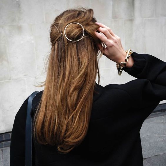 Simple Chic Hairstyles any can do Themselves: Try hair jewelry pieces like a metal barrette