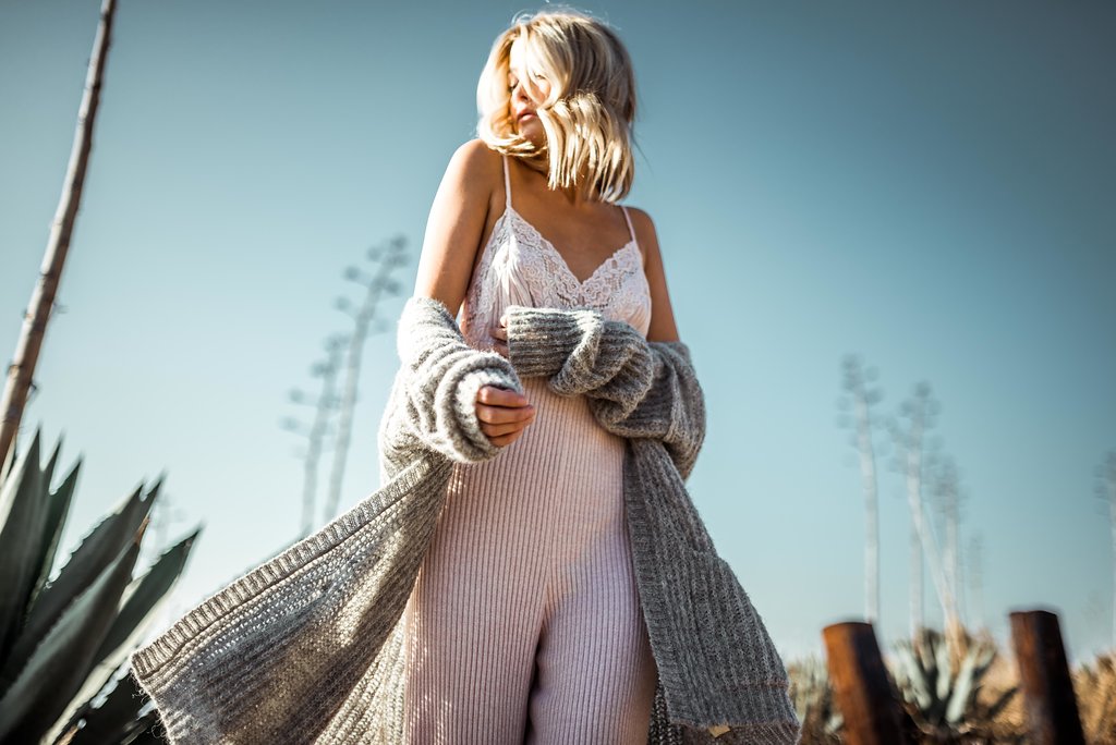 Outfit ideas for your next road trip. Jumpsuits and knit cardigan sweaters.