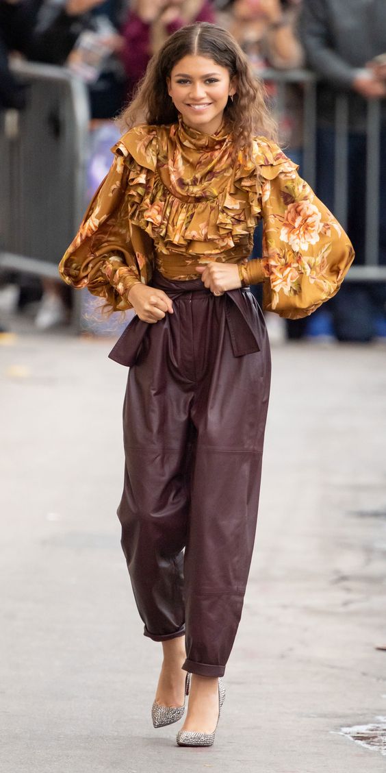 effortless fall trends Ruffle Floral Statement Blouse How to style paper bag pants